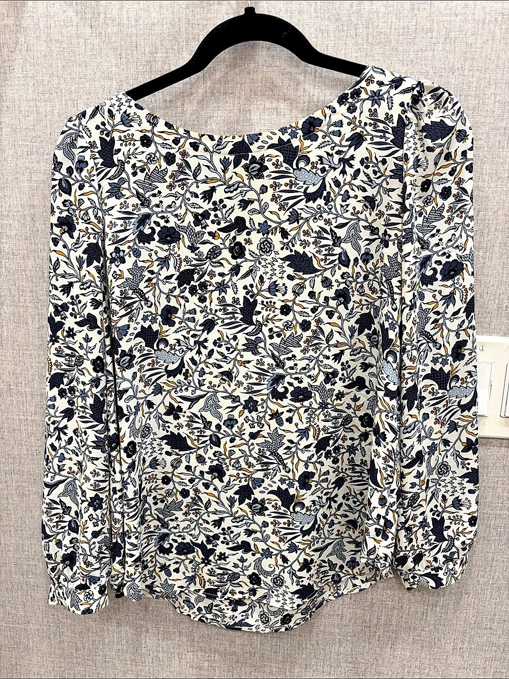 LOFT Blouse in White & Blue Size Medium Petite